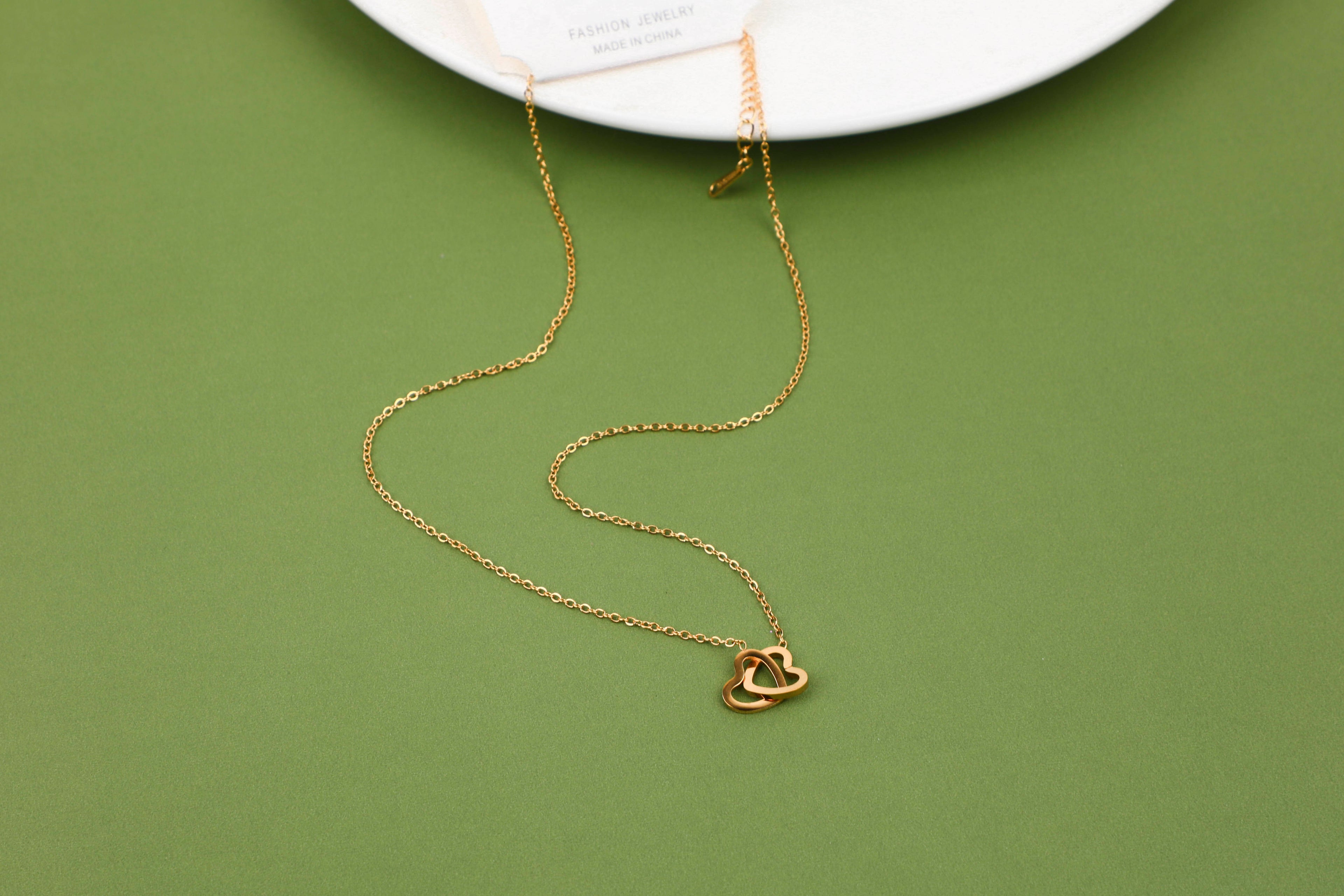 Heart interlocking necklace