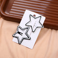 2 hair clips with a line pattern and a five-pointed star