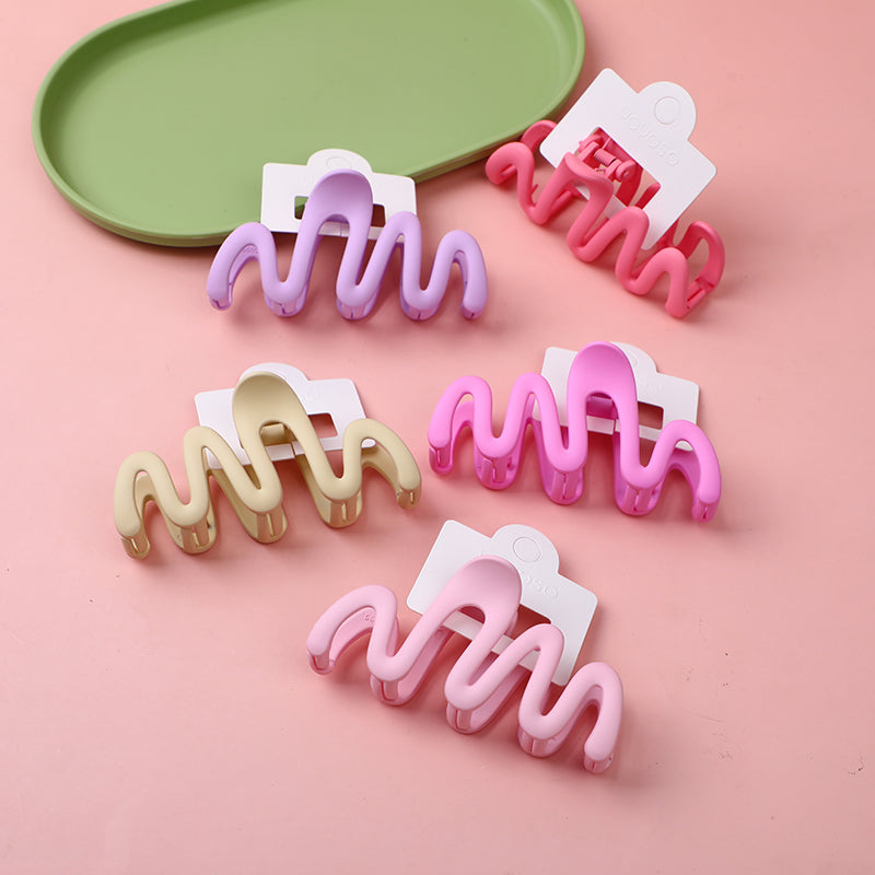 Wavy acrylic hair claw clip 70