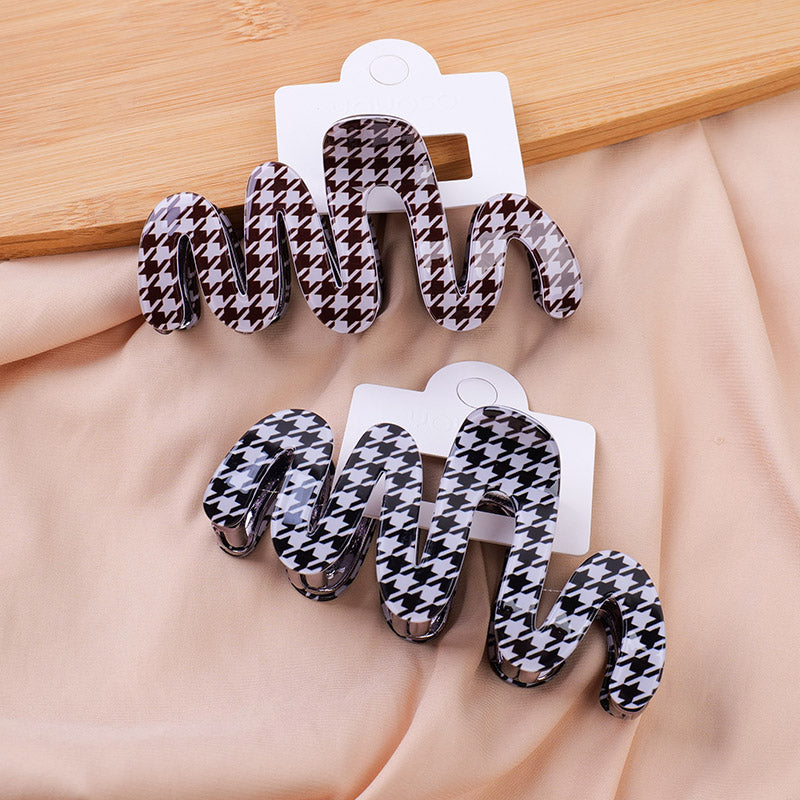 Plaid wave acrylic claw