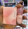 mist holding lip gloss