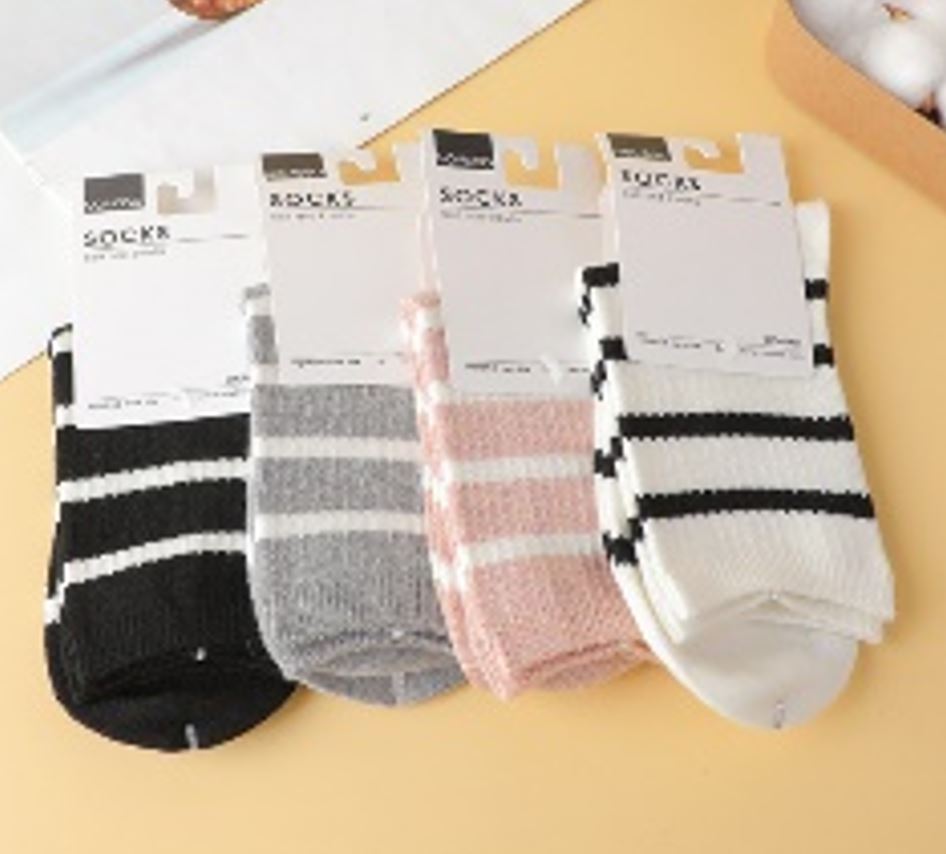 Wavy striped women's mid-calf socks