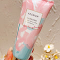 Water glossy cleansing cleanser