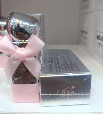 lip sticks grey num 03