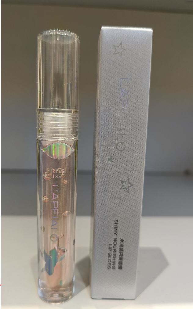 Shiny nourishing lip gloss