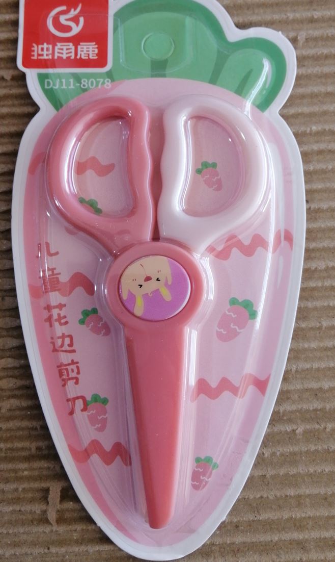 Carrot scissors pink