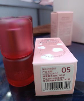 HR68 05 RED lipsticks