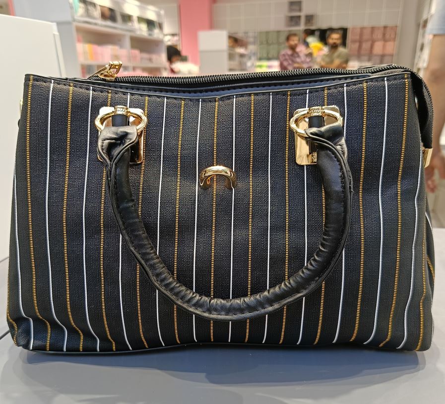 women hand bag with strips