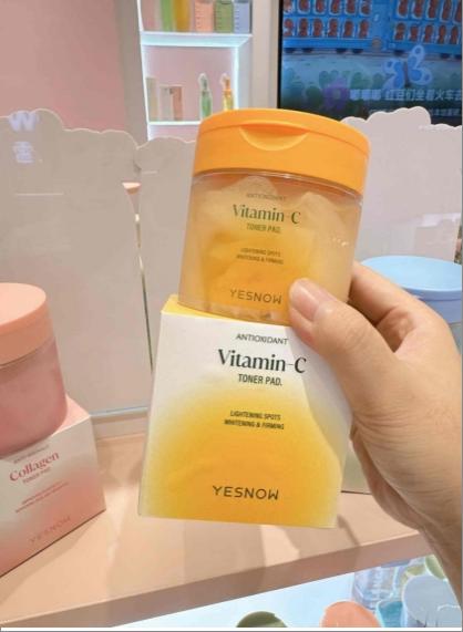 Vitamin C whitening toner pad